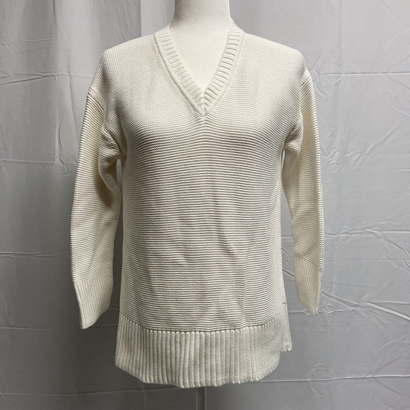 𝅺Everlane Ivory V-Neck Sweater - Picture 1 of 11